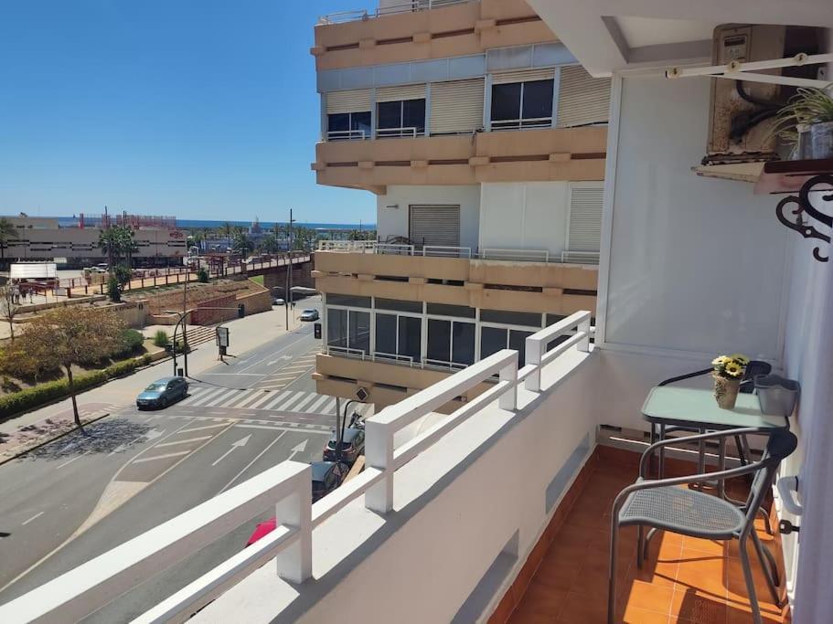 Acogedor Apartamento Frente Al Mar Elena Y Michele Альмерия Экстерьер фото